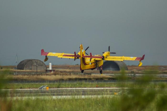Απογείωση Canadair αεροσκάφους