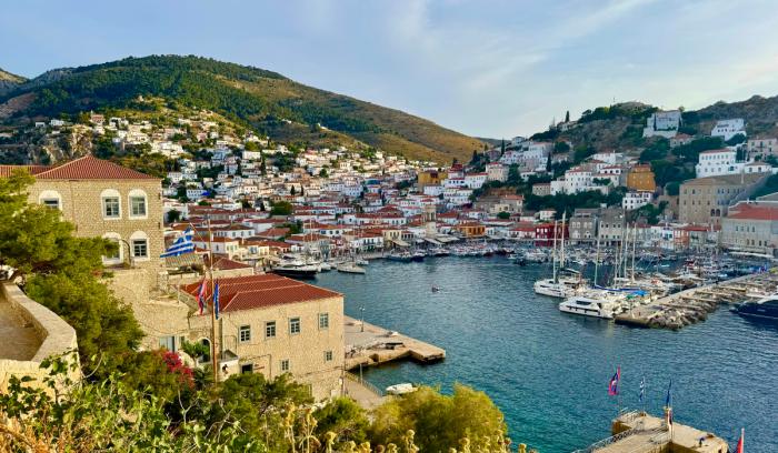 Το λιμάνι της Ύδρας ως τουριστικός προορισμός Λιμάνι Ύδρας με παραδοσιακά σπίτια