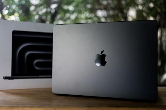 Apple MacBook Pro 14 Apple MacBook Pro 14