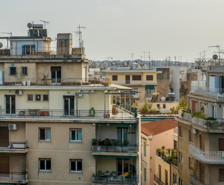 Αθηναϊκή πολυκατοικία προσόψεως