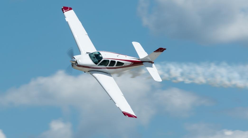 Αεροπλάνο στον ουρανό