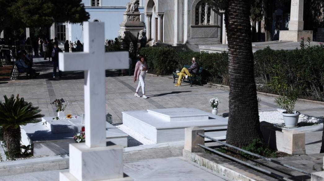 Μα Marble σταυρός σε νεκροταφείο μαρμάρινος σταυρός νεκροταφείου