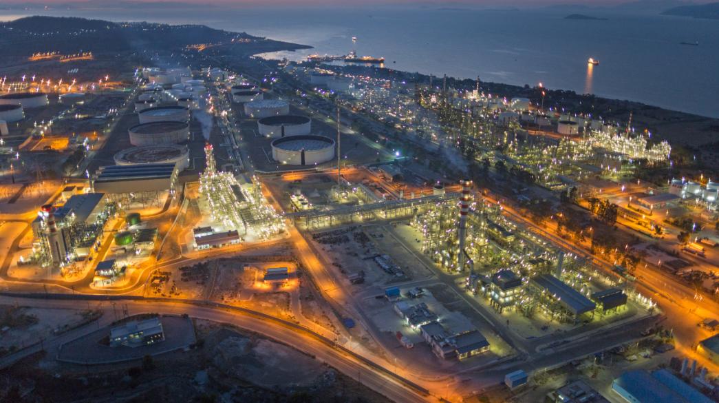 Motor Oil, Διυλιστήριο