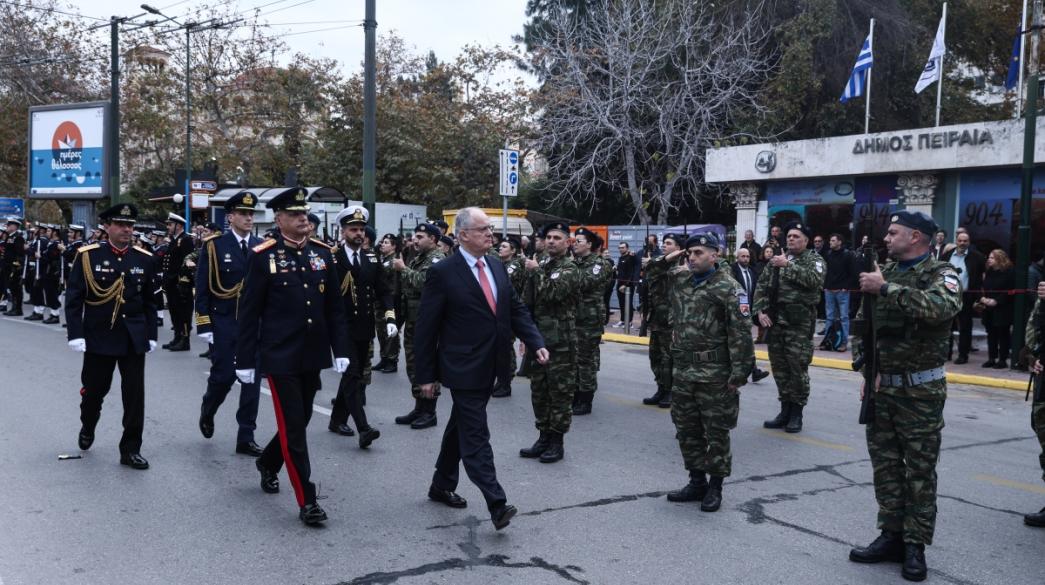 Στρατιωτική παρέλαση Πειραιάς