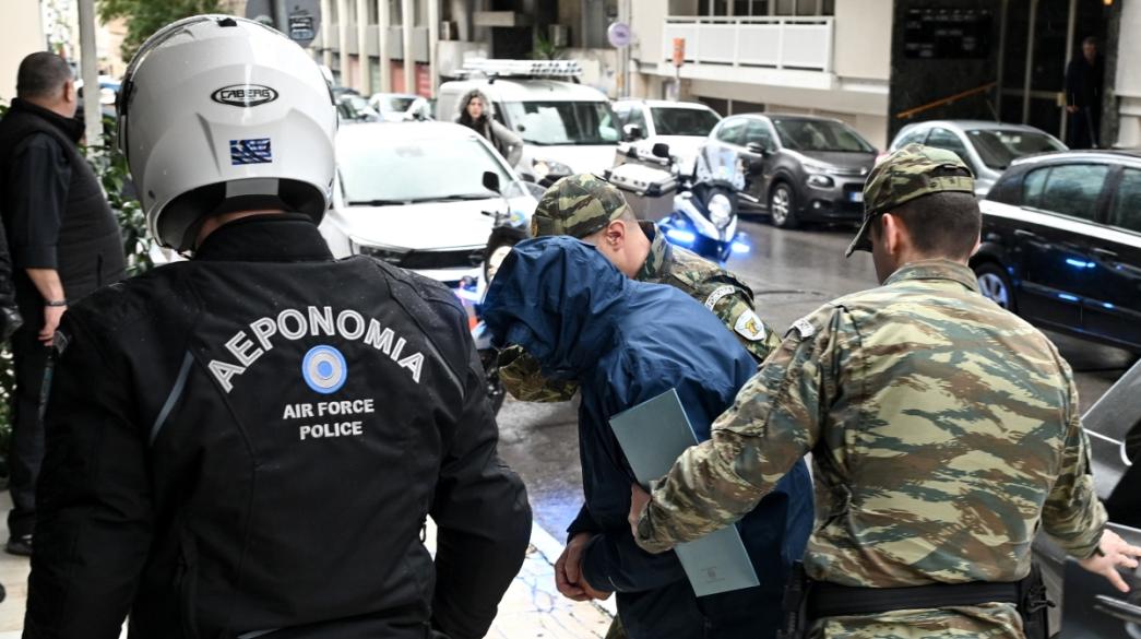 Στέλεχος Αερονομίας συνοδεύει ύποπτο