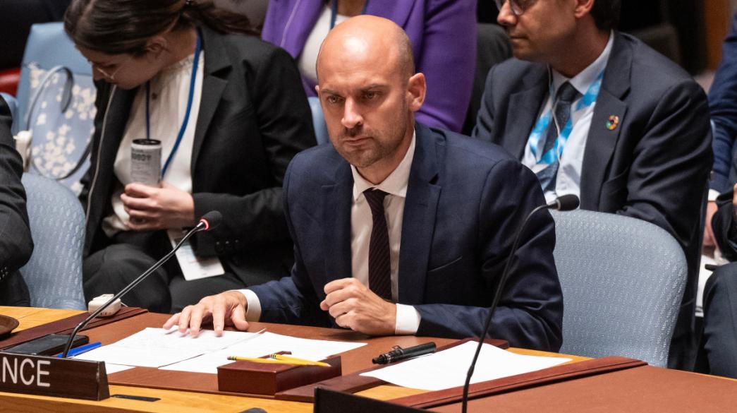 Άνδρας σε συνεδρίαση ΟΗΕ