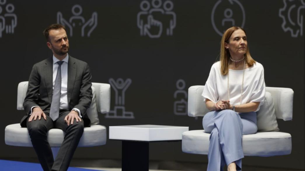 Φωτογραφίες: Η CHRO της Alpha Bank, Φραγκίσκη Μελίσσα και ο Head of IR της Alpha Bank, Ιάσων Κεπαπτσόγλου, στο συνέδριο του inForum “Brain Regain & Retain”.