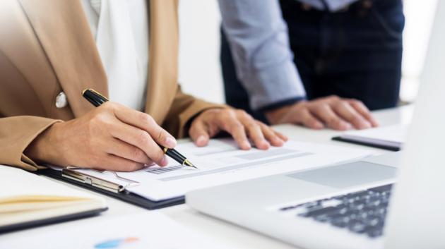 Επιχειρηματική υπογραφή εγγράφου