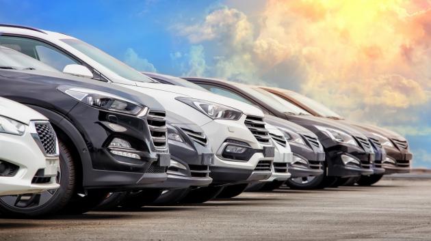 Στοκ νέα αυτοκίνητα