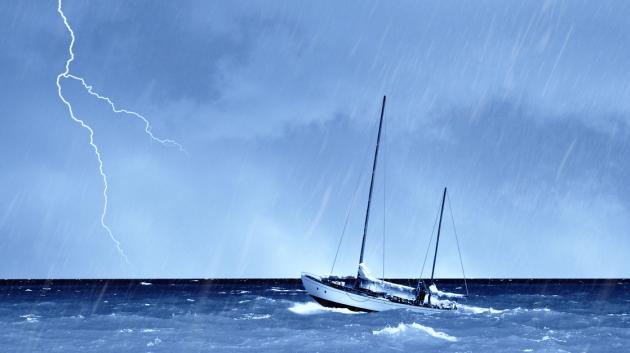 Ιστιοπλοϊκό σε καταιγίδα
