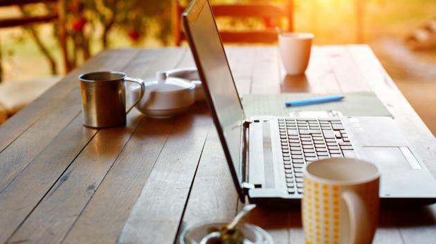 Εργασία εξ αποστάσεως laptop