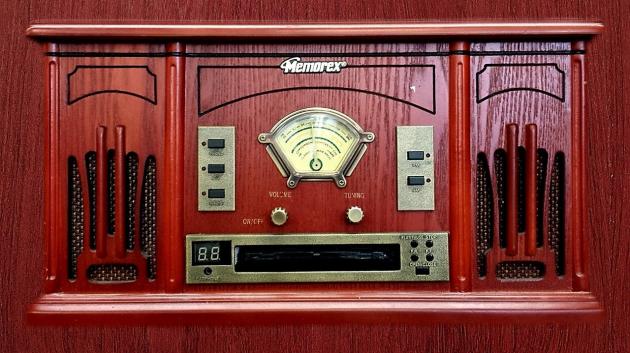 Παλιό ξύλινο ραδιόφωνο