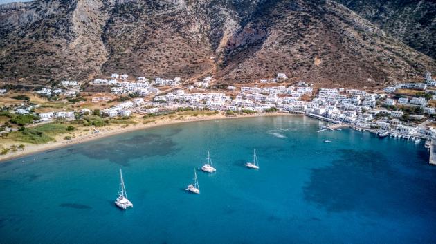 Σίφνος παραλία και λιμάνι