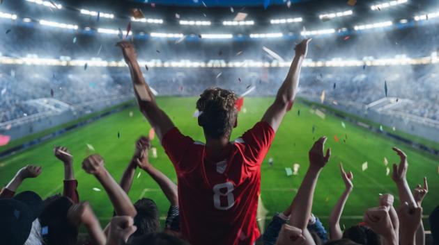 Οπαδοί πανηγυρίζουν γκολ