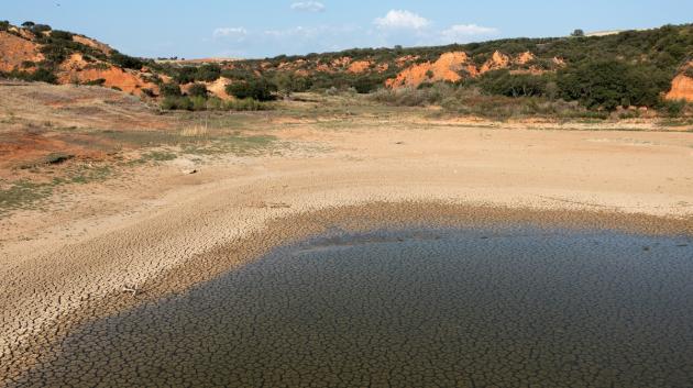 Ξηρασία λίμνης