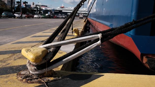 Δεμένο πλοίο λιμάνι