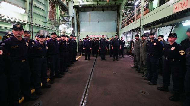 Άνδρες του στρατού σε πλοίο