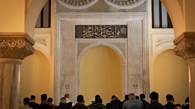 Μουσουλμάνοι σε προσευχή