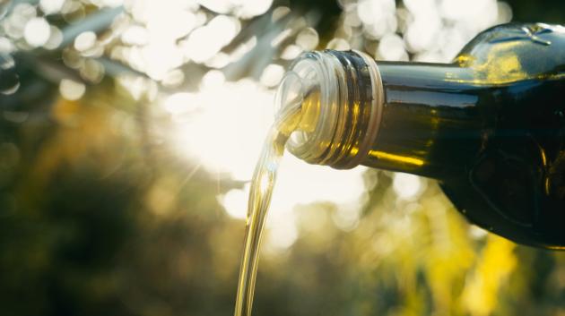 Ελαιόλαδο σε φως