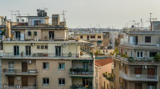 Αθηναϊκή πολυκατοικία προσόψεως