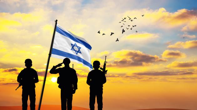 Στρατιώτες με σημαία Ισραήλ