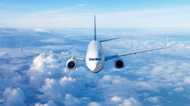 Αεροπλάνο στον ουρανό