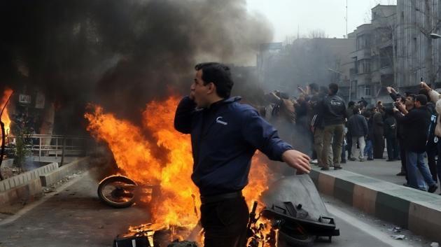 Διαδηλωτής στην Τεχεράνη