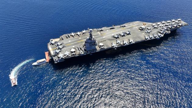 Αμερικανικό αεροπλανοφόρο στη θάλασσα