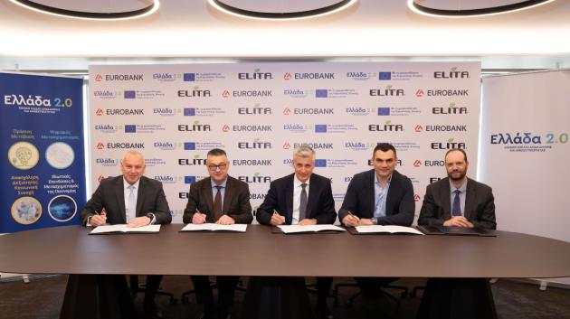 Eurobank άτομα που υπογράφουν συμφωνία