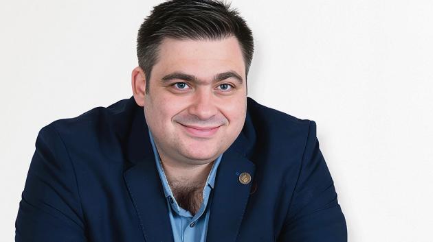 Γιάννης Βουτσινάς πορτρέτο