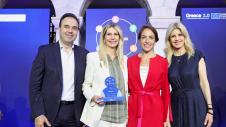 Άτομα από την Eurobank και από το Υπουργείο 