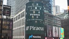 Το billboard στο Nasdaq για την Πειραιώς