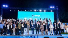 Στελέχη της Allwyn με εκπροσώπους της ΕΟΚ, της ΕΟΠΕ, της ΕΠΟ, της ΚΟΕ και του ΣΕΓΑΣ