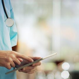 Ιατρός στο νοσοκομείο