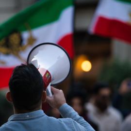 Διαδηλωτής με ντουντούκα