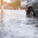 Πλημμυρισμένος δρόμος αυτοκίνητο