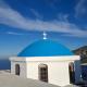 Εκκλησία με μπλε τρούλο